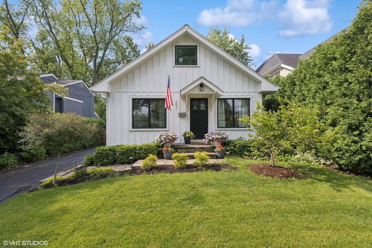 291 Oak St., Glen Ellyn, IL 60137
