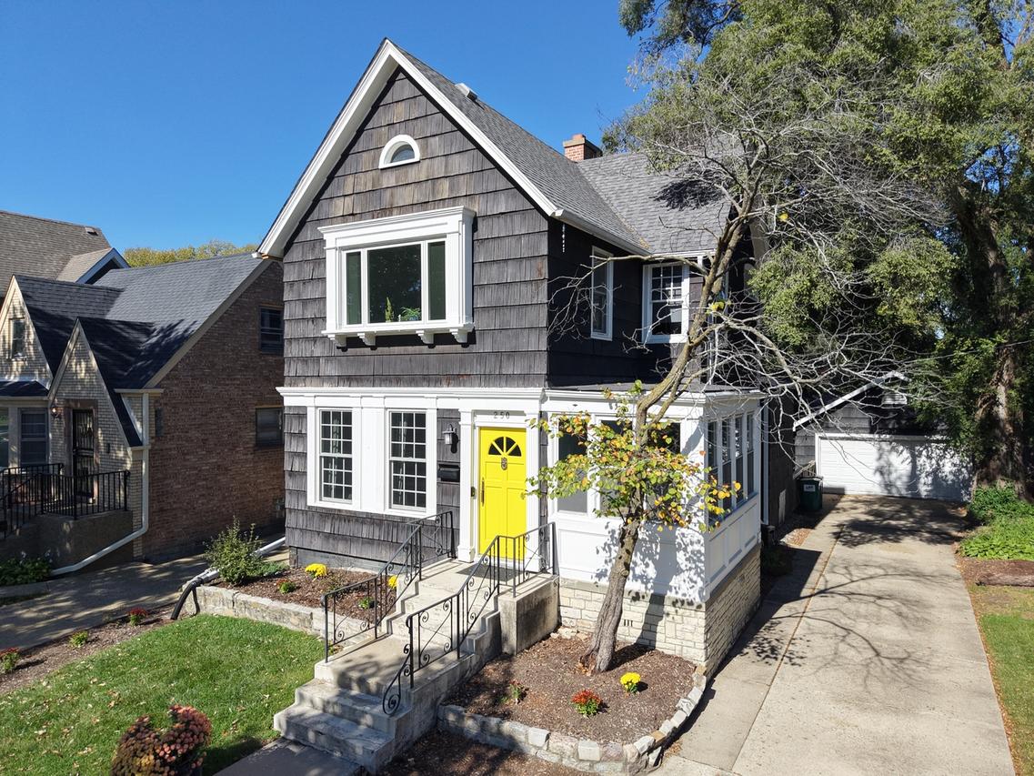 250 Iowa St., Oak Park, IL 60302