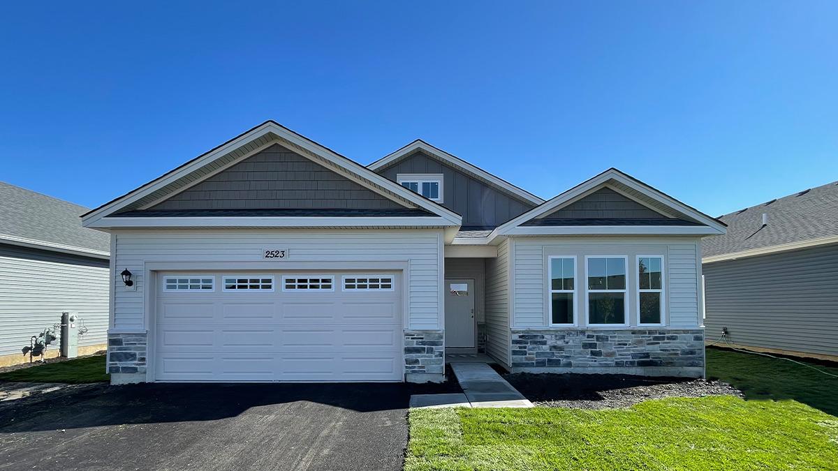 2523 Skye Dr., Pingree Grove, IL 60140