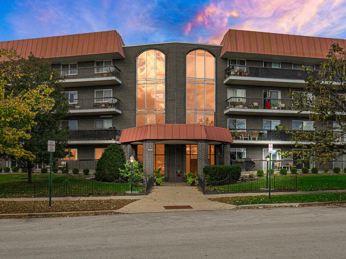 4840 Foster St. #105, Skokie, IL 60077