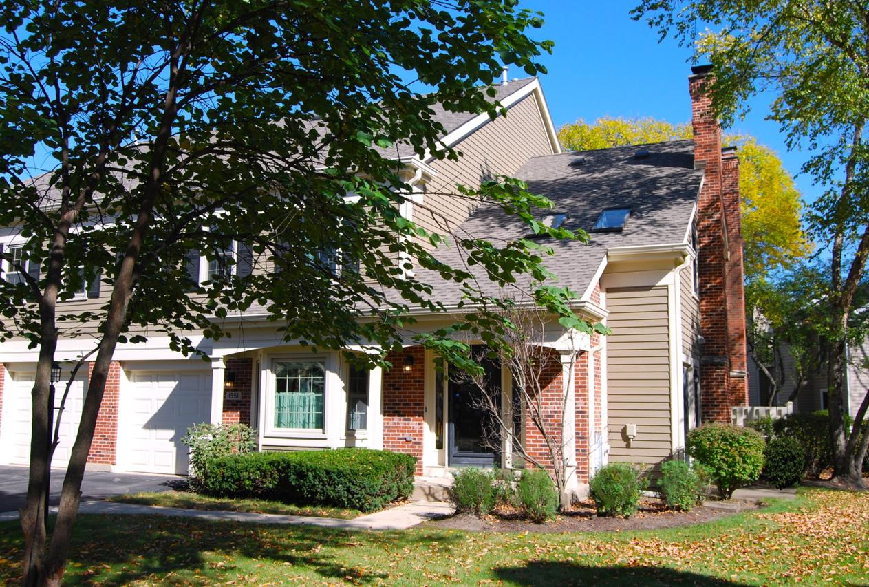 1951 N Charter Point Dr., Arlington Heights, IL 60004