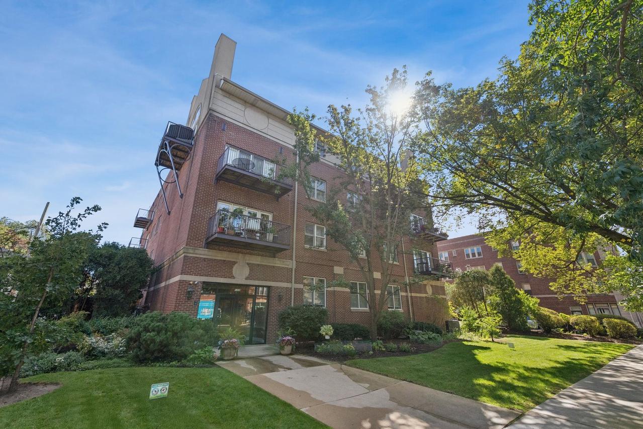 1319 Chicago Ave. #305, Evanston, IL 60201