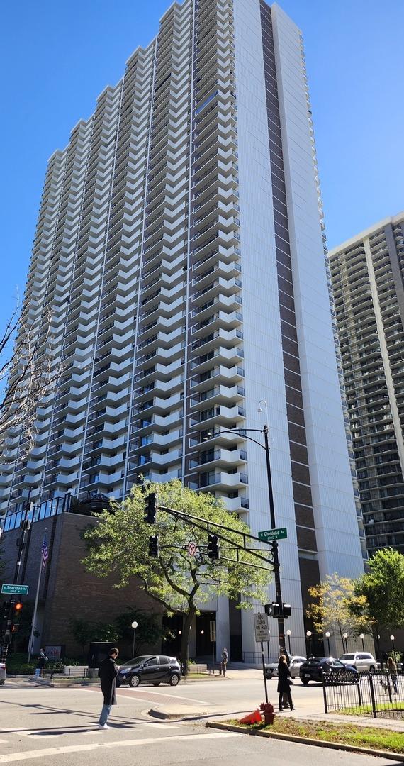 6033 N Sheridan Rd. #15B, Chicago, IL 60660