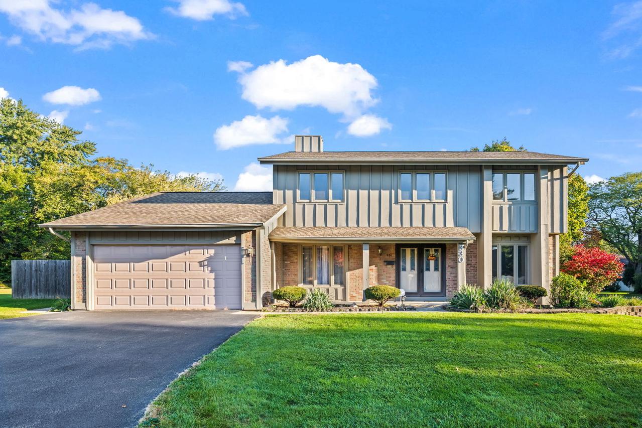330 Ventura Club Dr., Roselle, IL 60172