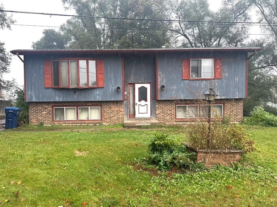 2418 Alton Rd., Mchenry, IL 60050