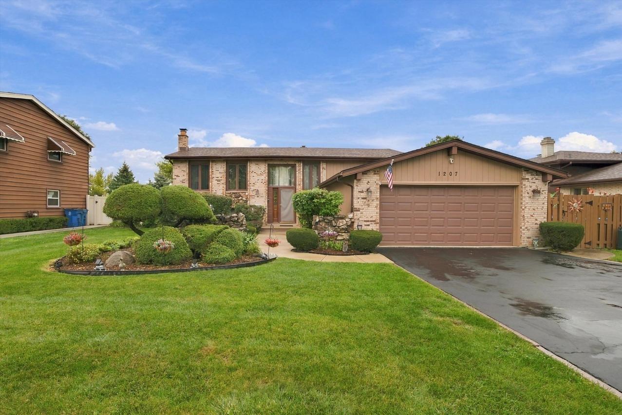 1207 N Fischer Dr., Addison, IL 60101