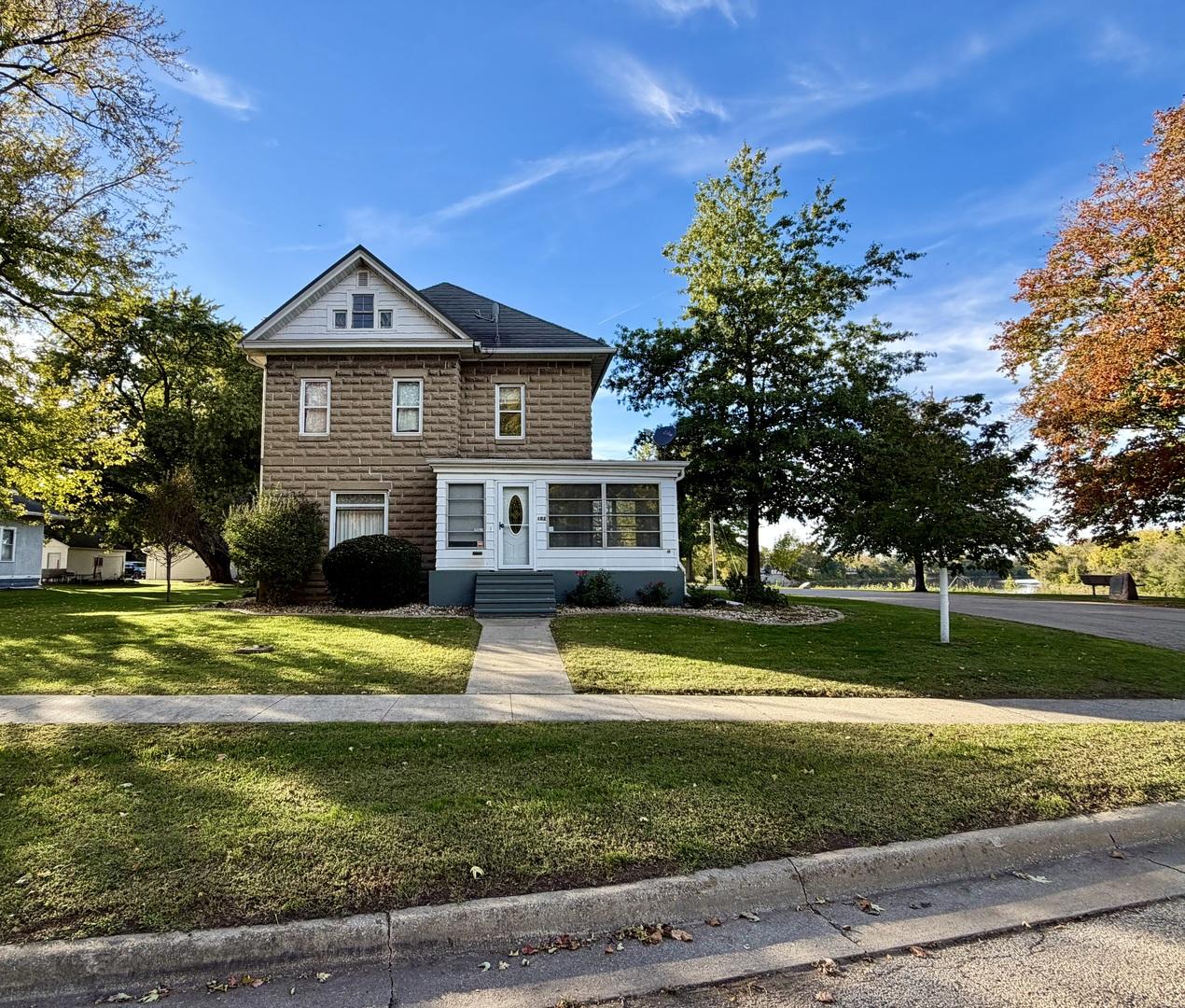 102 Park Ave., Prophetstown, IL 61277