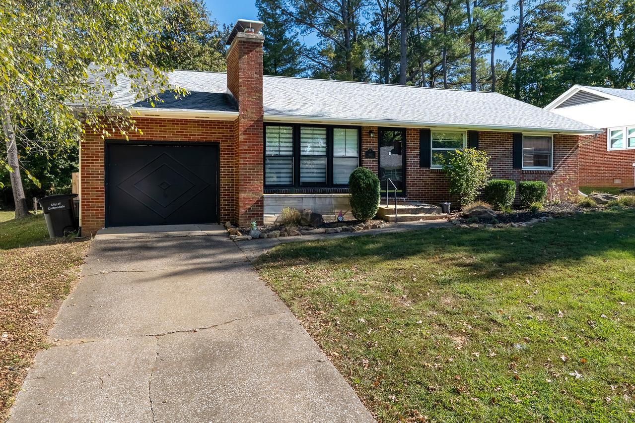 805 S Skyline Dr., Carbondale, IL 62901