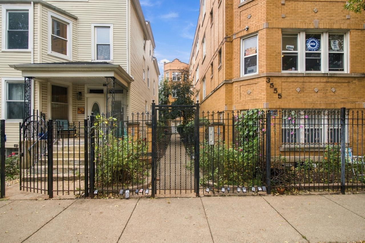 3555 W Lyndale St. #GB, Chicago, IL 60647