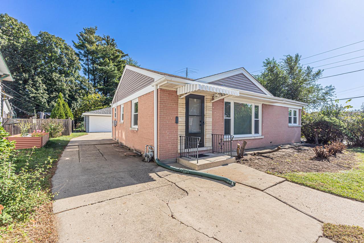 317 S Louis St., Mount Prospect, IL 60056