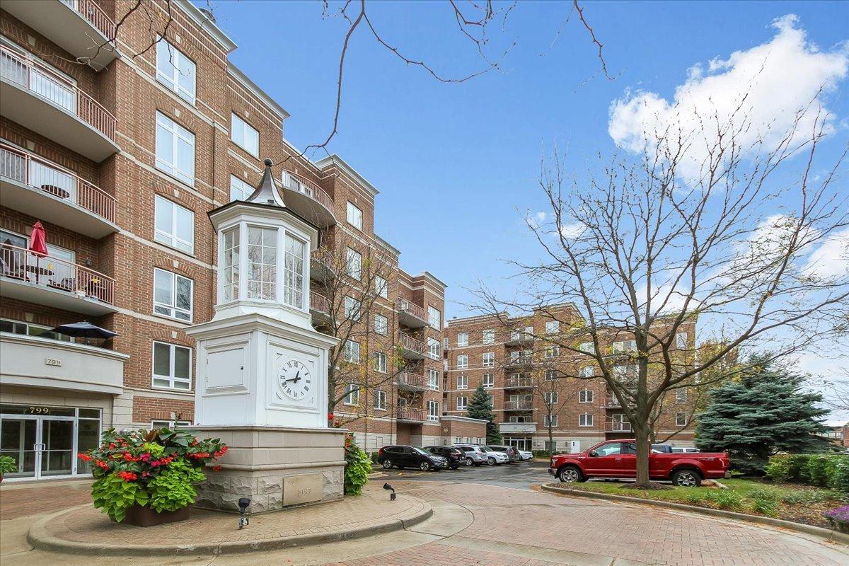 819 Graceland Ave. #406, Des Plaines, IL 60016