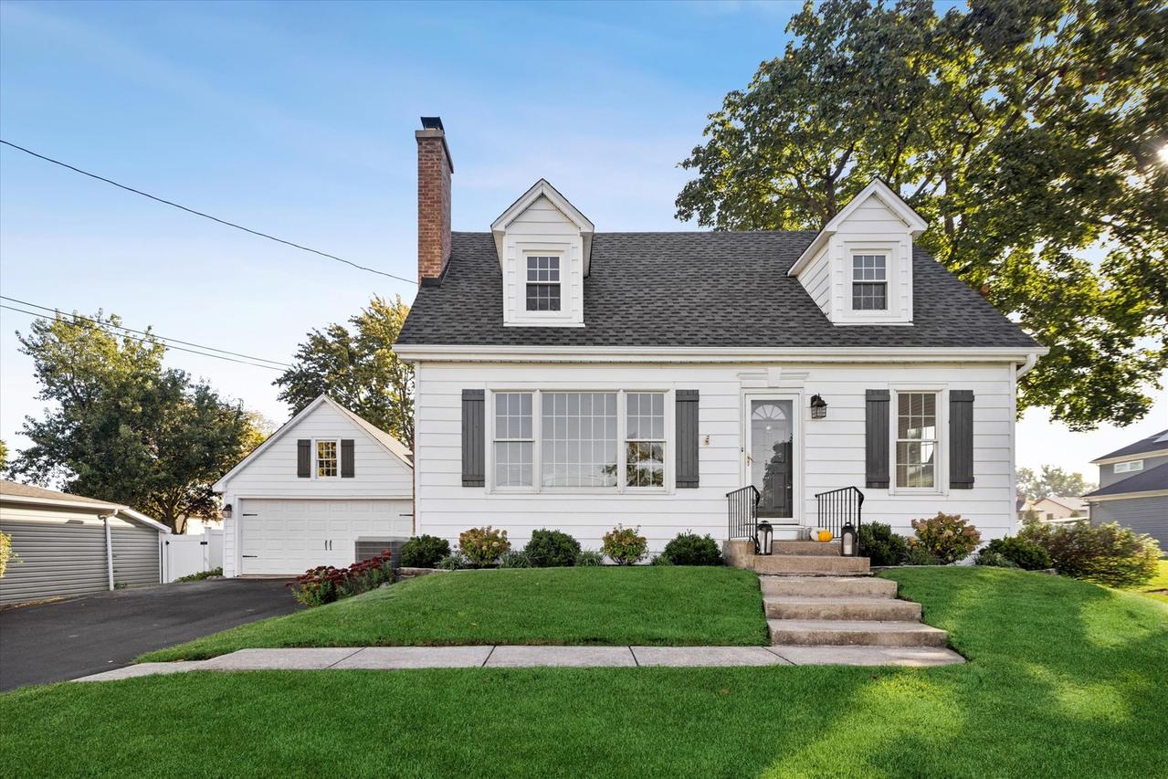 1121 S Villa Ave., Villa Park, IL 60181