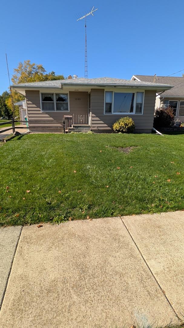 1233 Commercial St., Sycamore, IL 60178