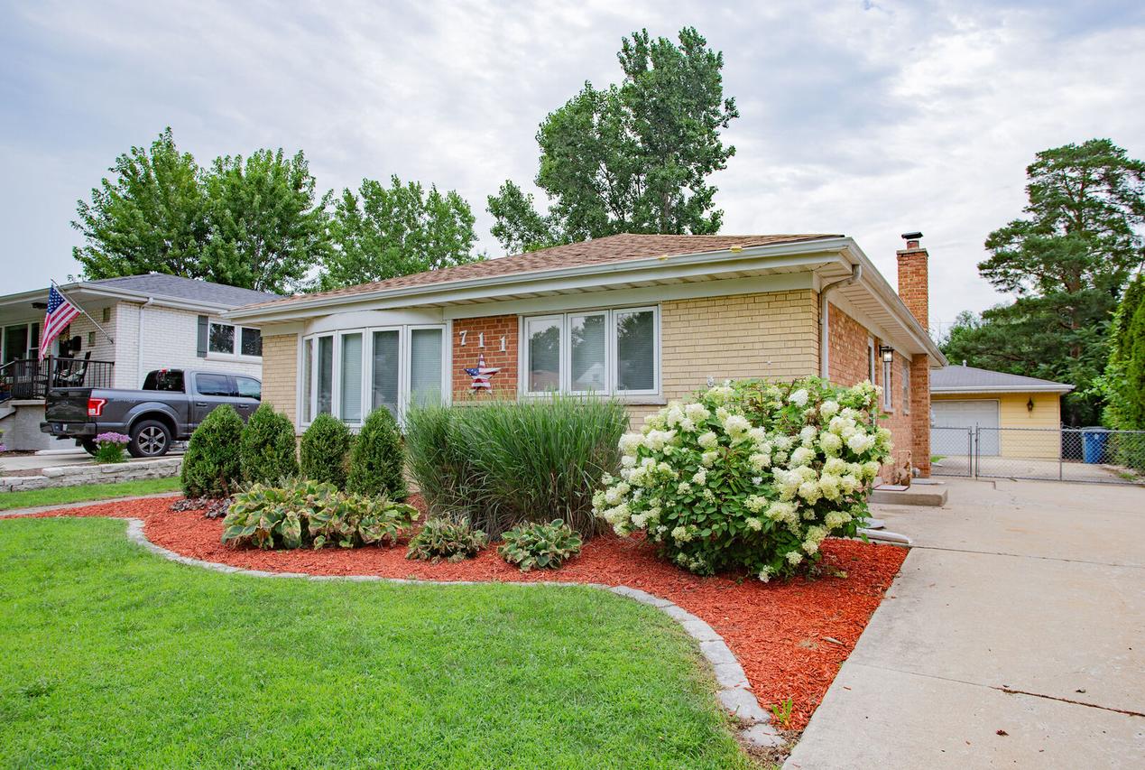711 Schiller St., Itasca, IL 60143
