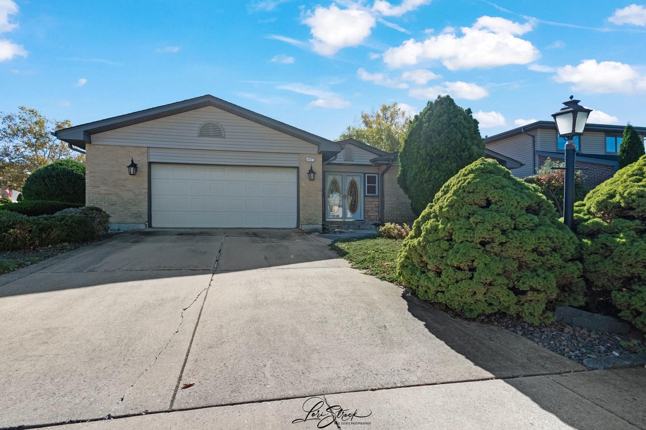 6517 157th St., Oak Forest, IL 60452