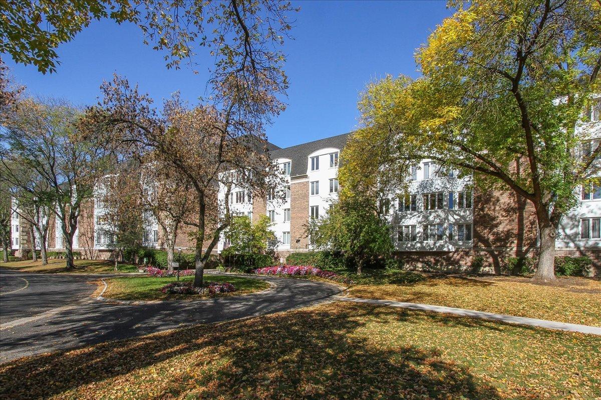 225 Lake Blvd. #558, Buffalo Grove, IL 60089
