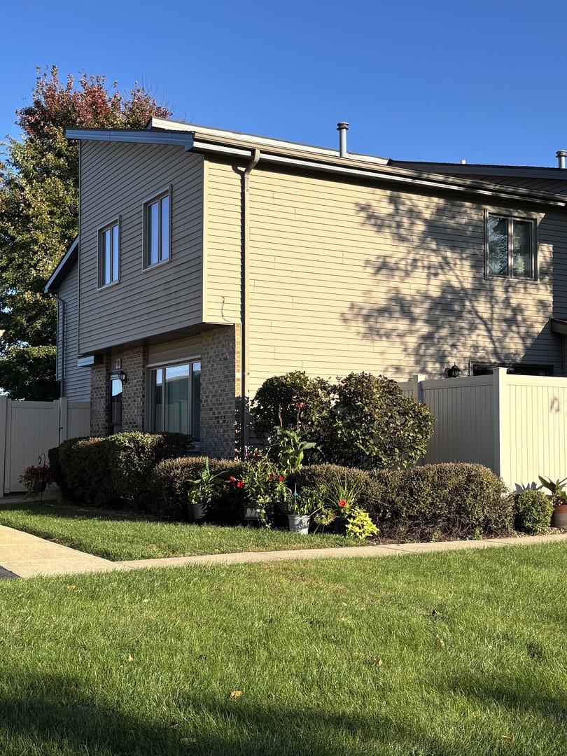 776 Lake Rd., New Lenox, IL 60451