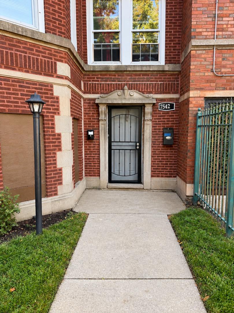 7542 S Colfax Ave., Chicago, IL 60649