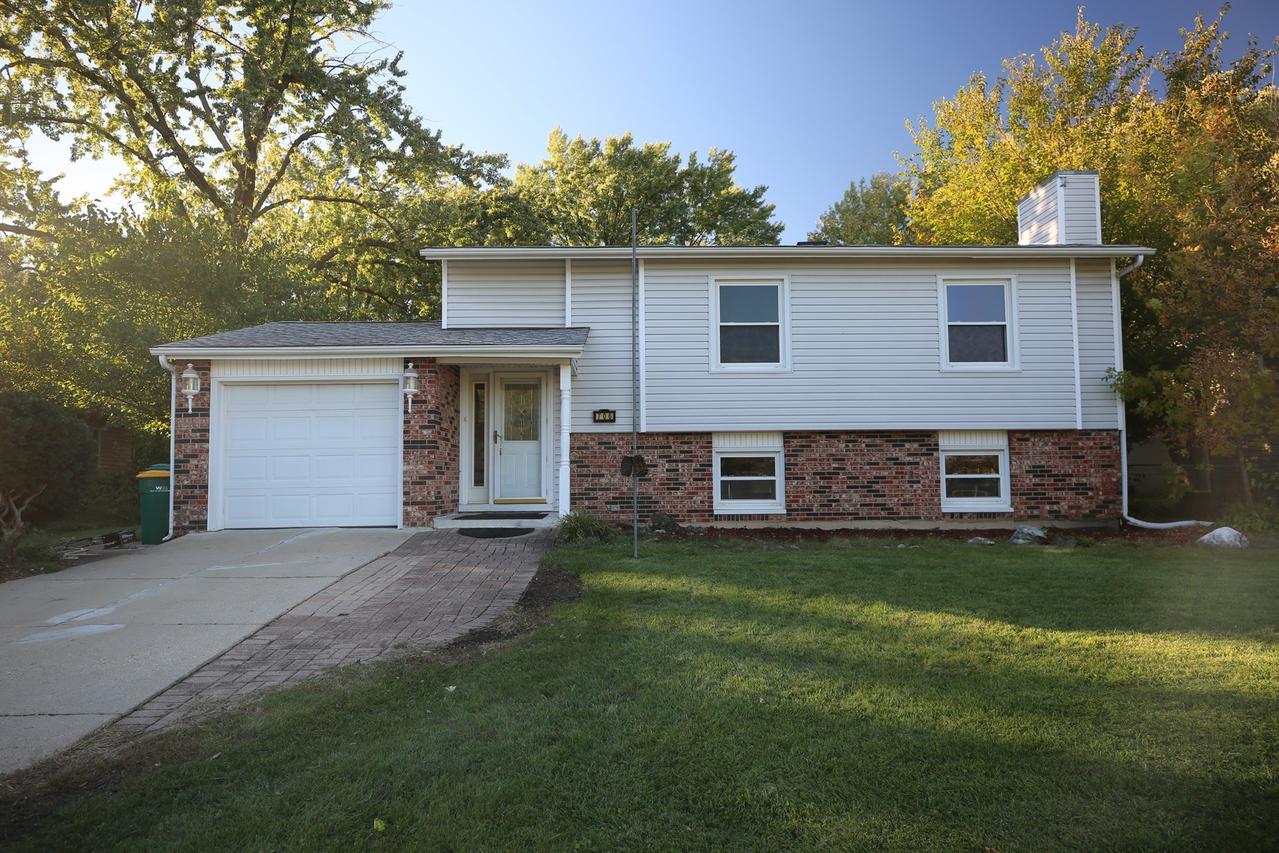 706 Golfview Ter., Buffalo Grove, IL 60089