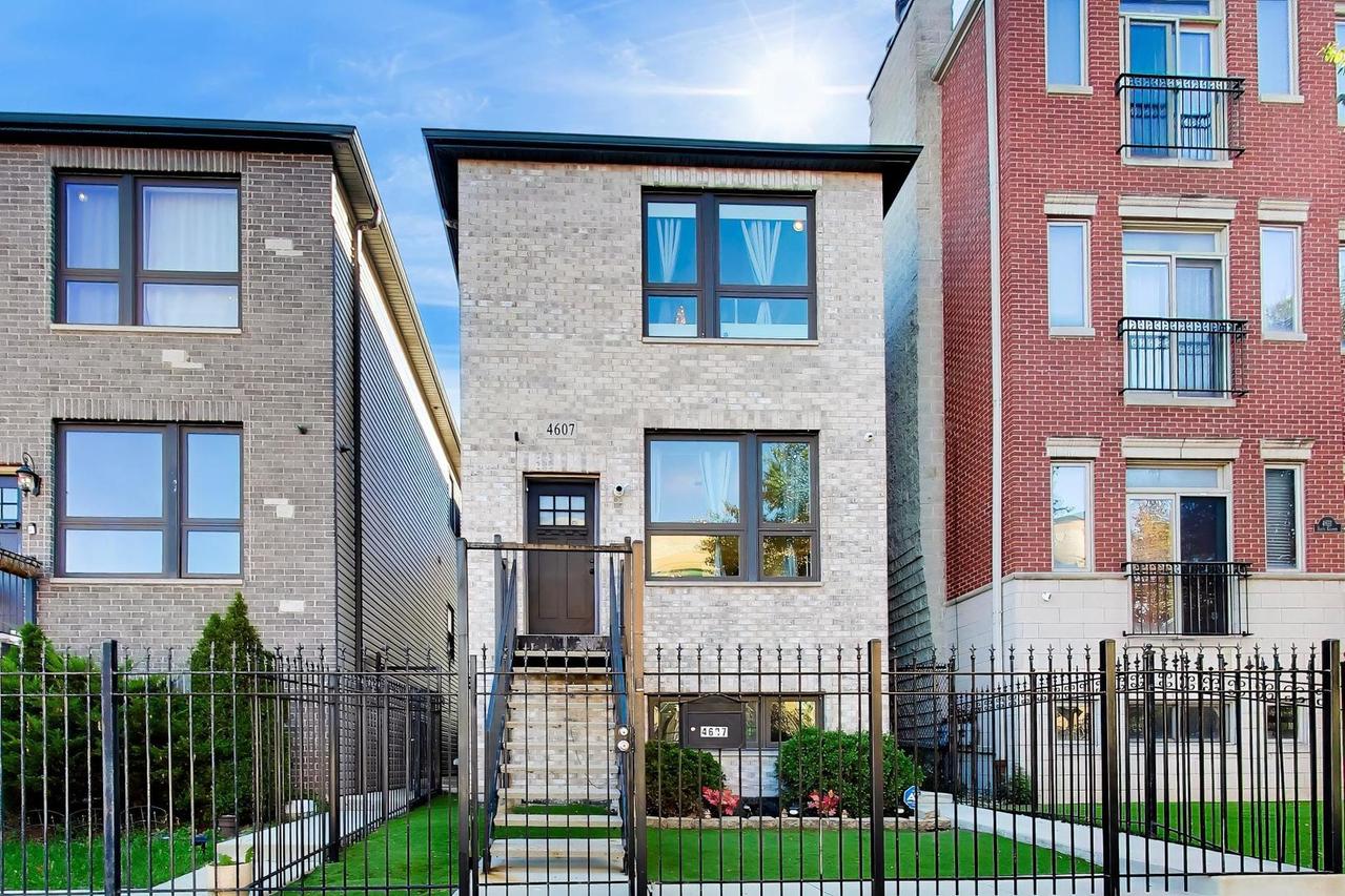 4607 S Calumet Ave., Chicago, IL 60653