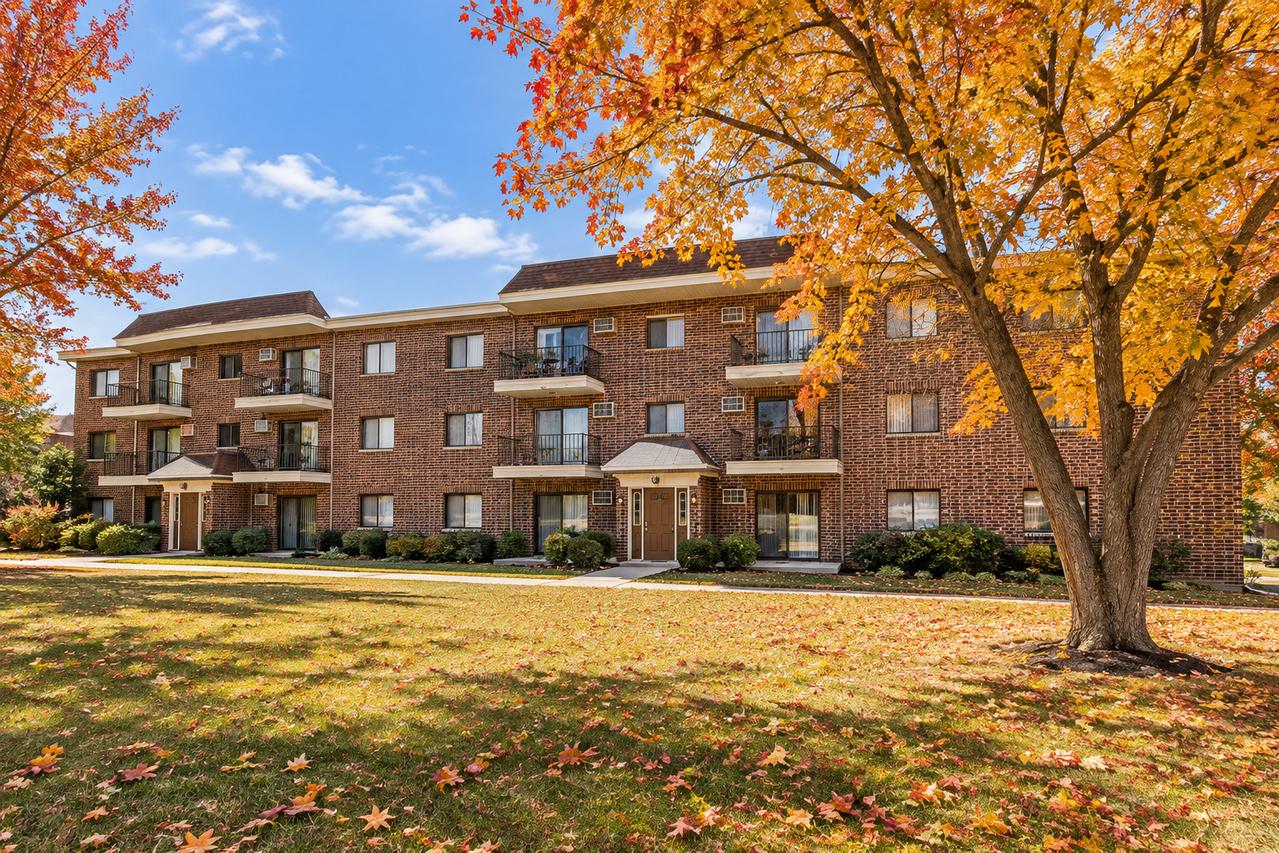 962 N Rohlwing Rd. #101B, Addison, IL 60101
