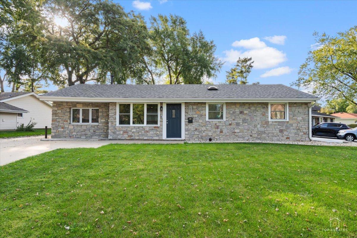 1831 Wedgewood Ln., Schaumburg, IL 60193