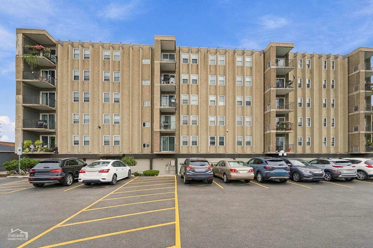 9514 Lawrence Ave. #2208, Schiller Park, IL 60176