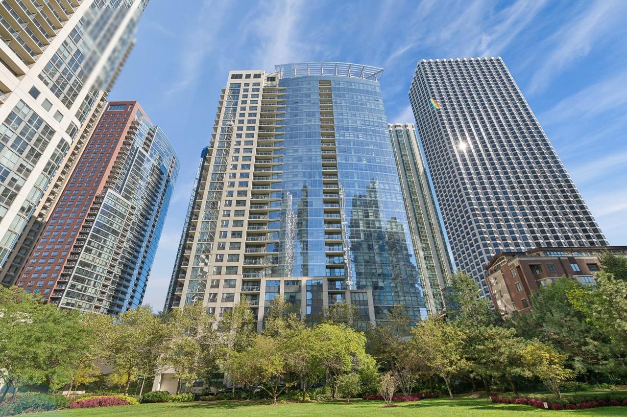 201 N Westshore Dr. #2804, Chicago, IL 60601