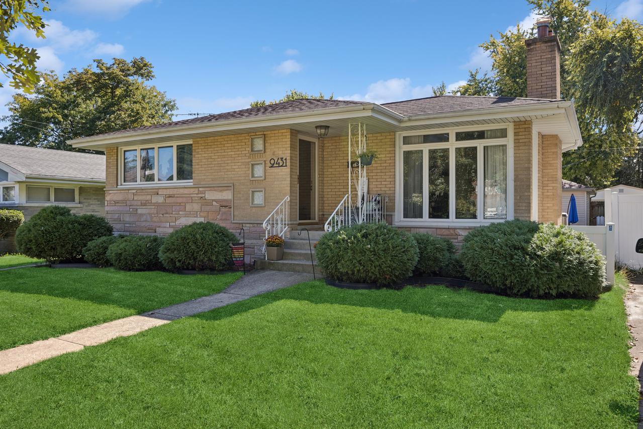 9431 Congress Park Ave., Brookfield, IL 60513