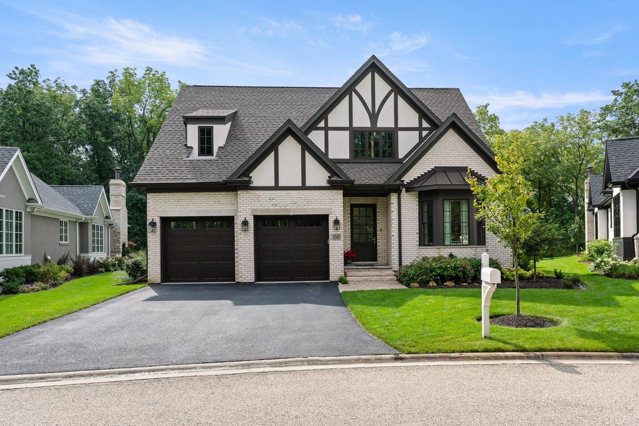 1945 Amberley Ct., Lake Forest, IL 60045