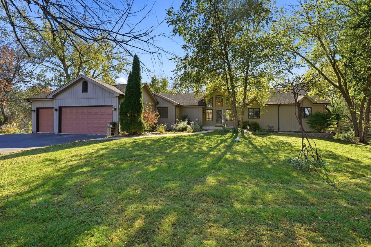 38W201 Hawkins Ln., St. Charles, IL 60175