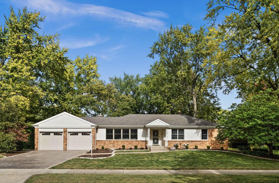 204 Orleans Dr., Bloomington, IL 61701