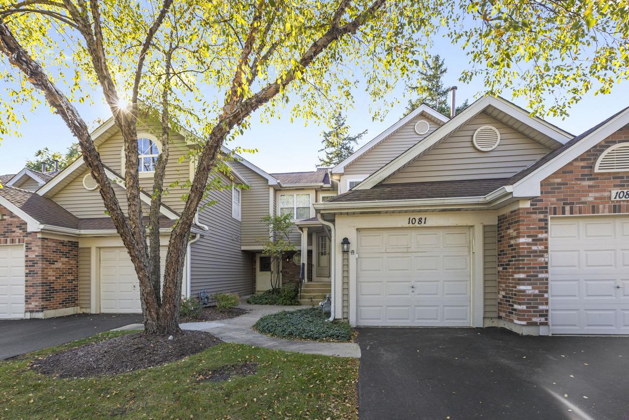 1081 Lakewood Cir., Carol Stream, IL 60188