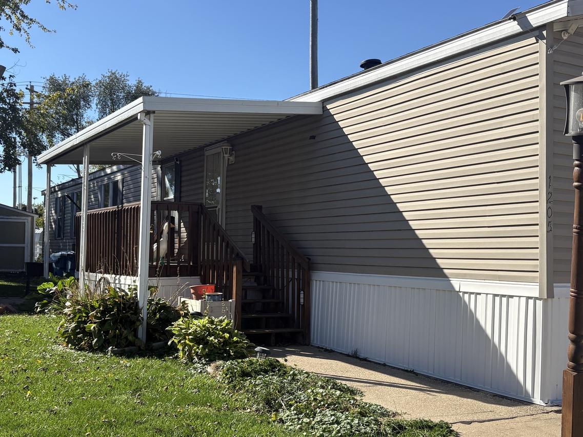 1205 Omega St., Bloomington, IL 61701