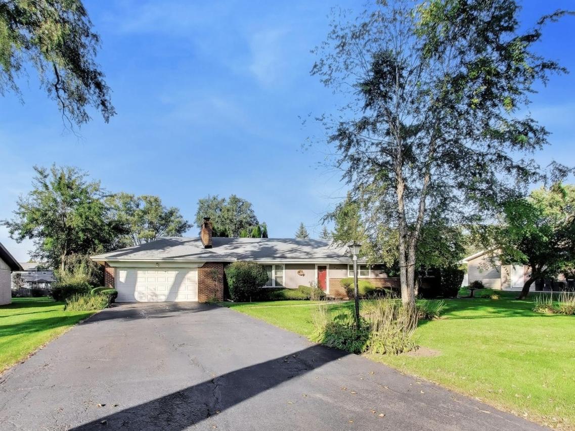 102 W Stratford Pl., Mount Prospect, IL 60056