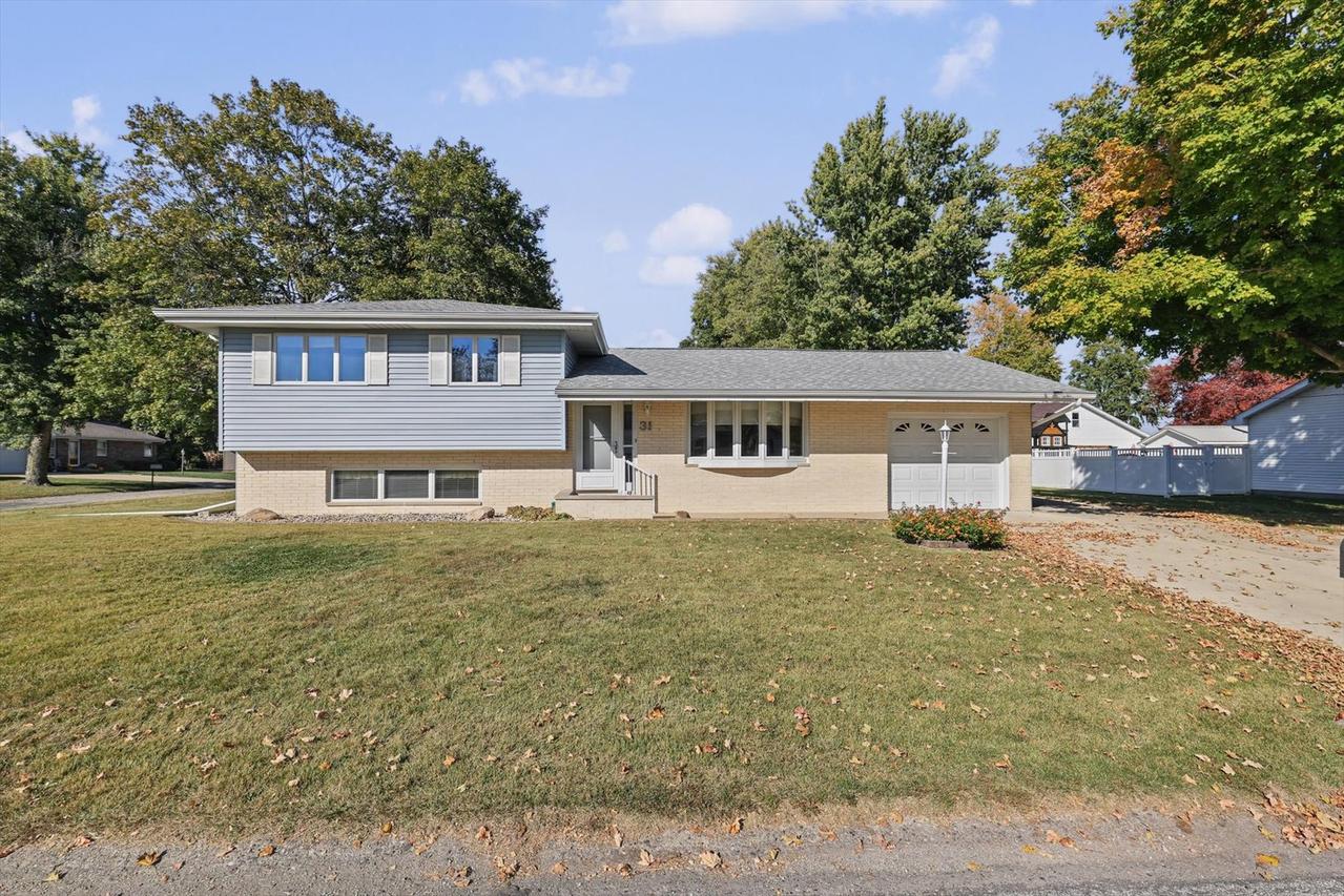31 Hillcrest Dr., Tuscola, IL 61953