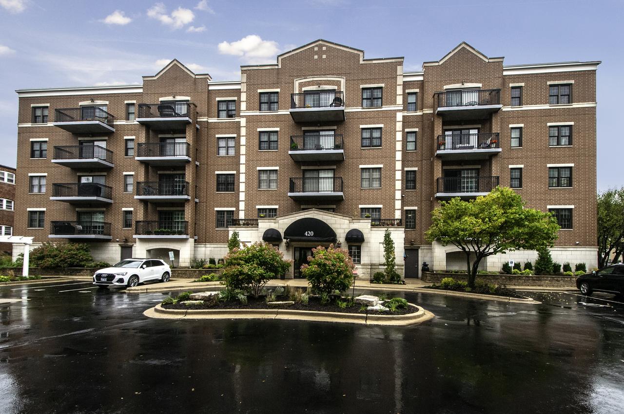 420 W Burlington Ave. #207, La Grange, IL 60525