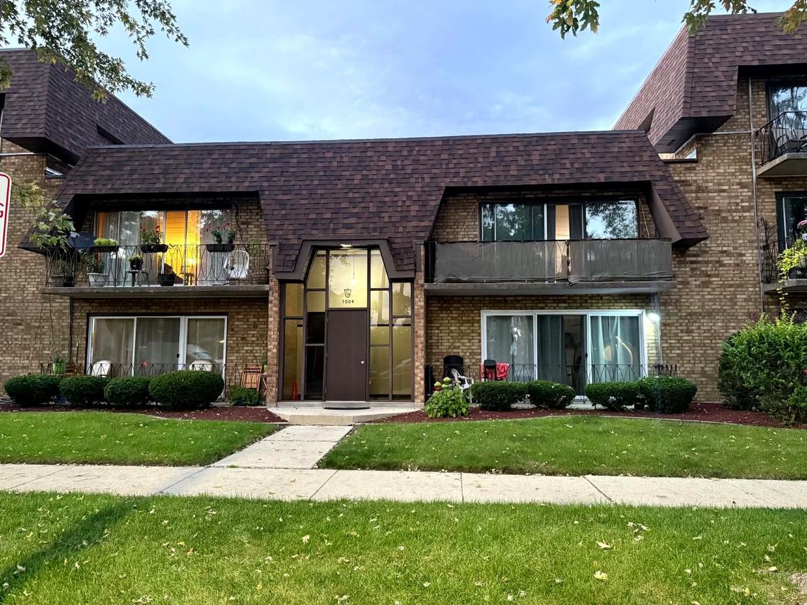 7004 99th St. #204E, Chicago Ridge, IL 60415