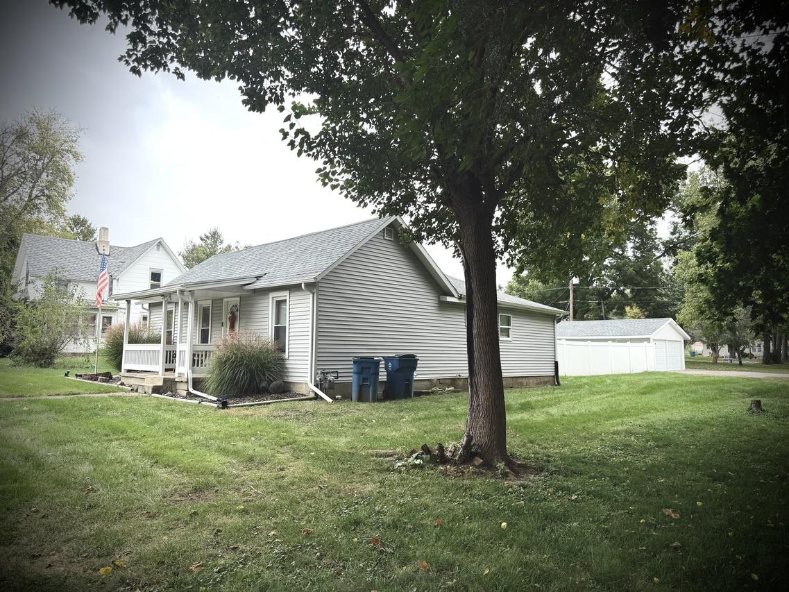 103 High St., Colfax, IL 61728