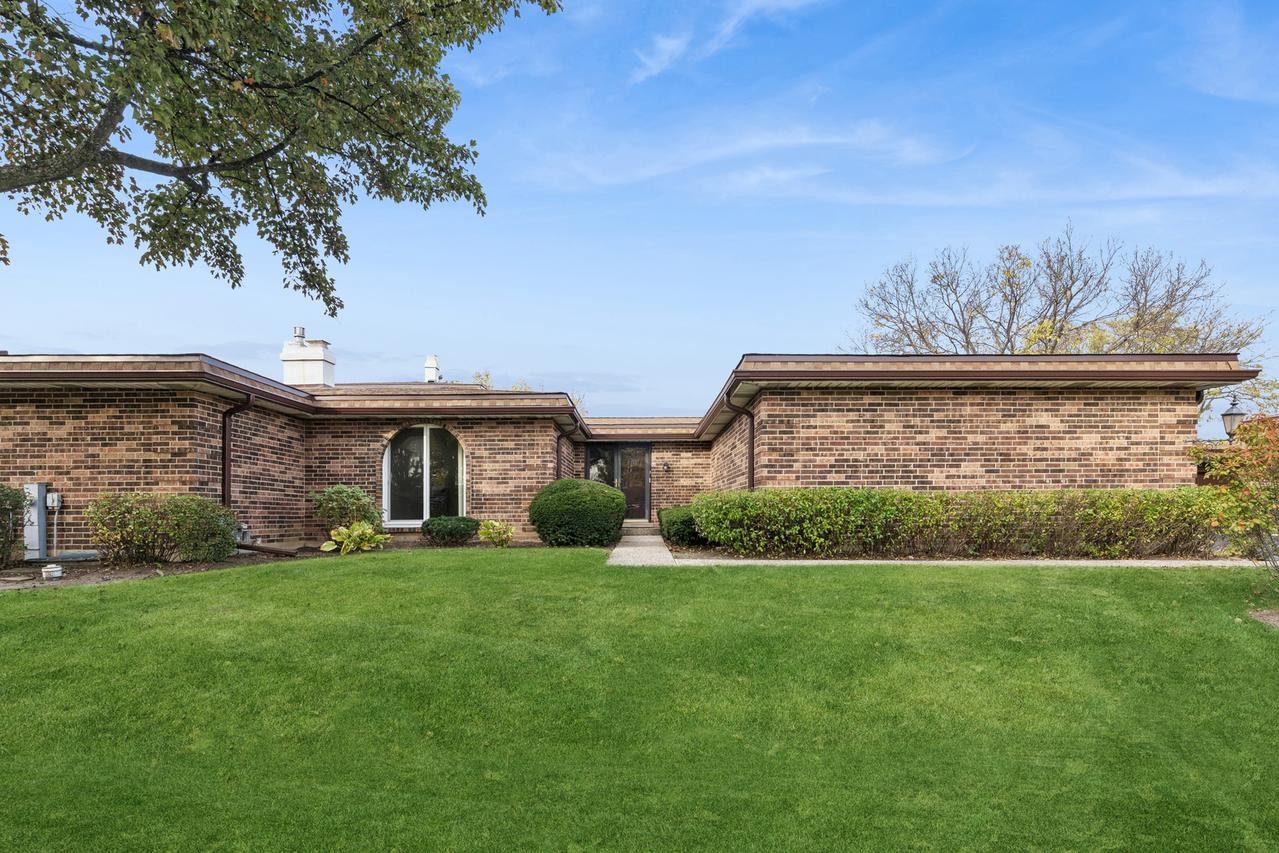2422 Salceda Dr., Northbrook, IL 60062