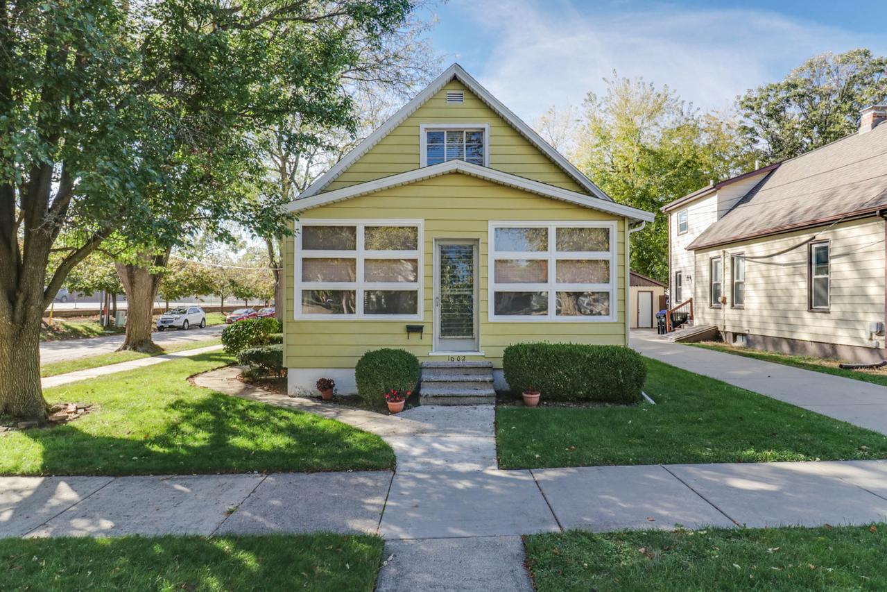 1002 N Livingston St., Bloomington, IL 61701