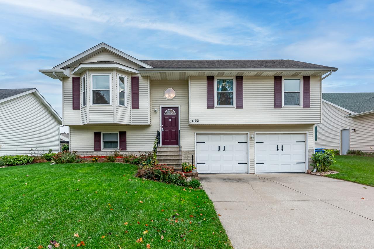 1122 17th Ave., Silvis, IL 61282
