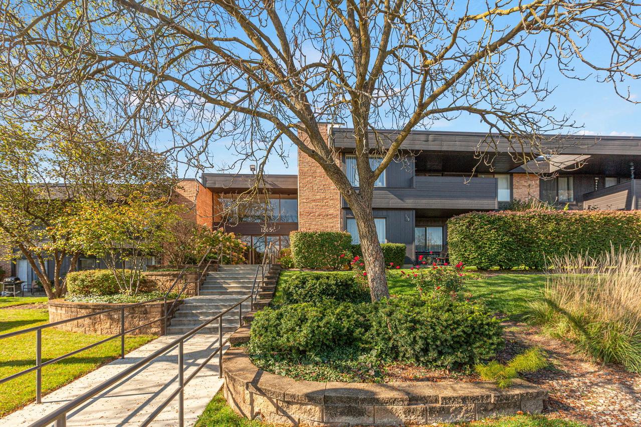 1265 N Sterling Ave. #206, Palatine, IL 60067