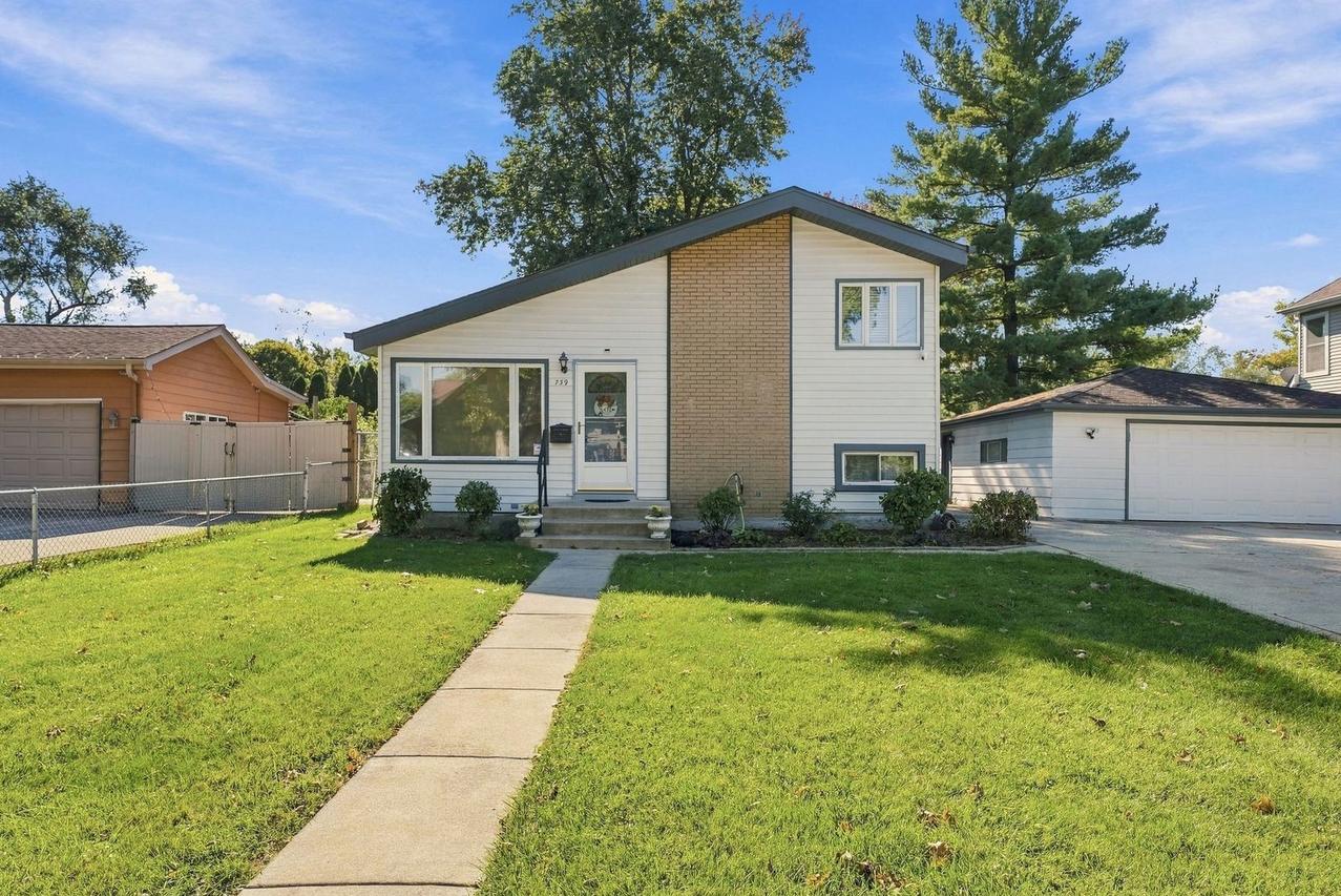 739 W Terrace St., Villa Park, IL 60181