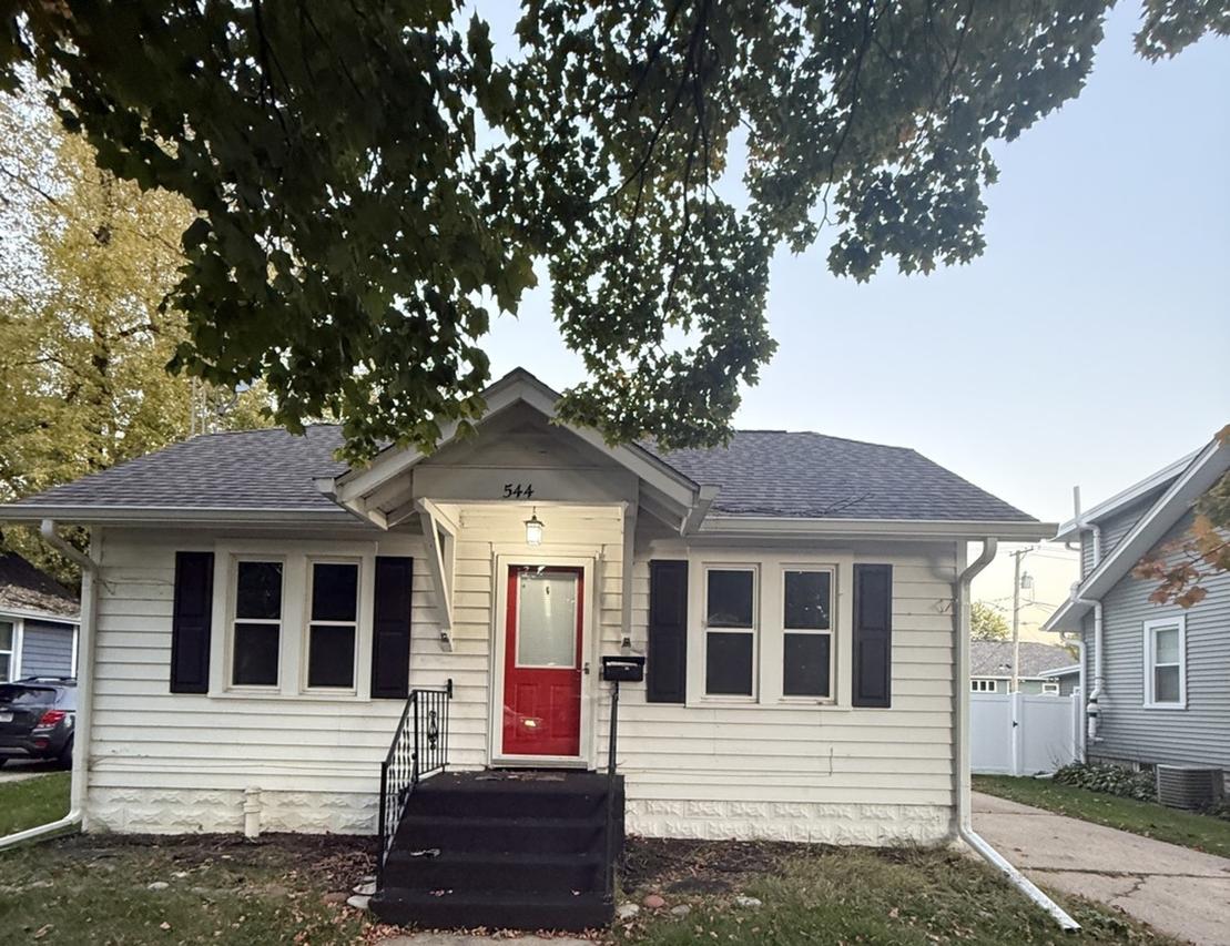544 S Gladstone Ave., Aurora, IL 60506
