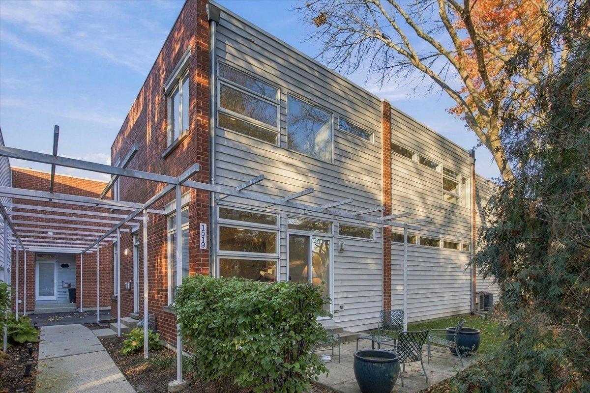 1519 Monroe St. #C, Evanston, IL 60202