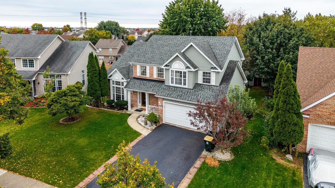 74 White Oak Dr., North Aurora, IL 60542