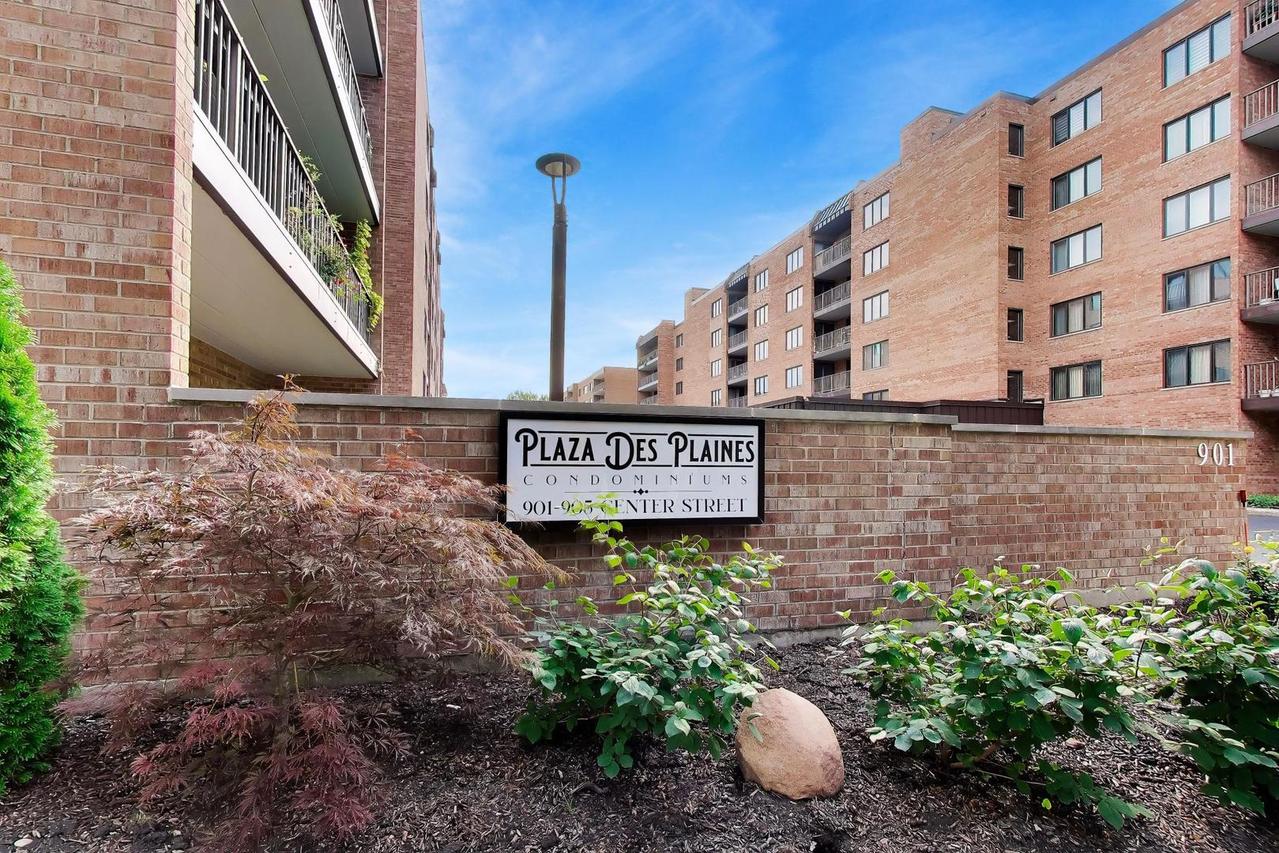 901 Center St. #403, Des Plaines, IL 60016