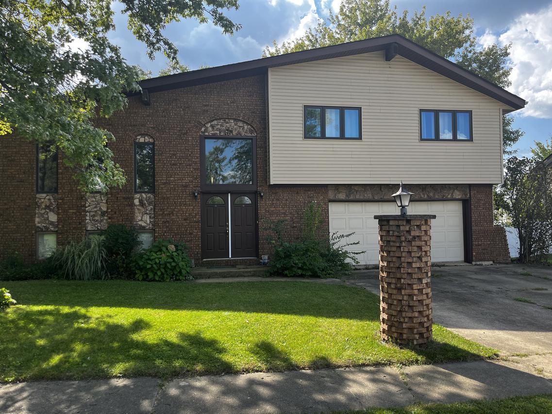 1323 Plum Creek Dr., Bourbonnais, IL 60914