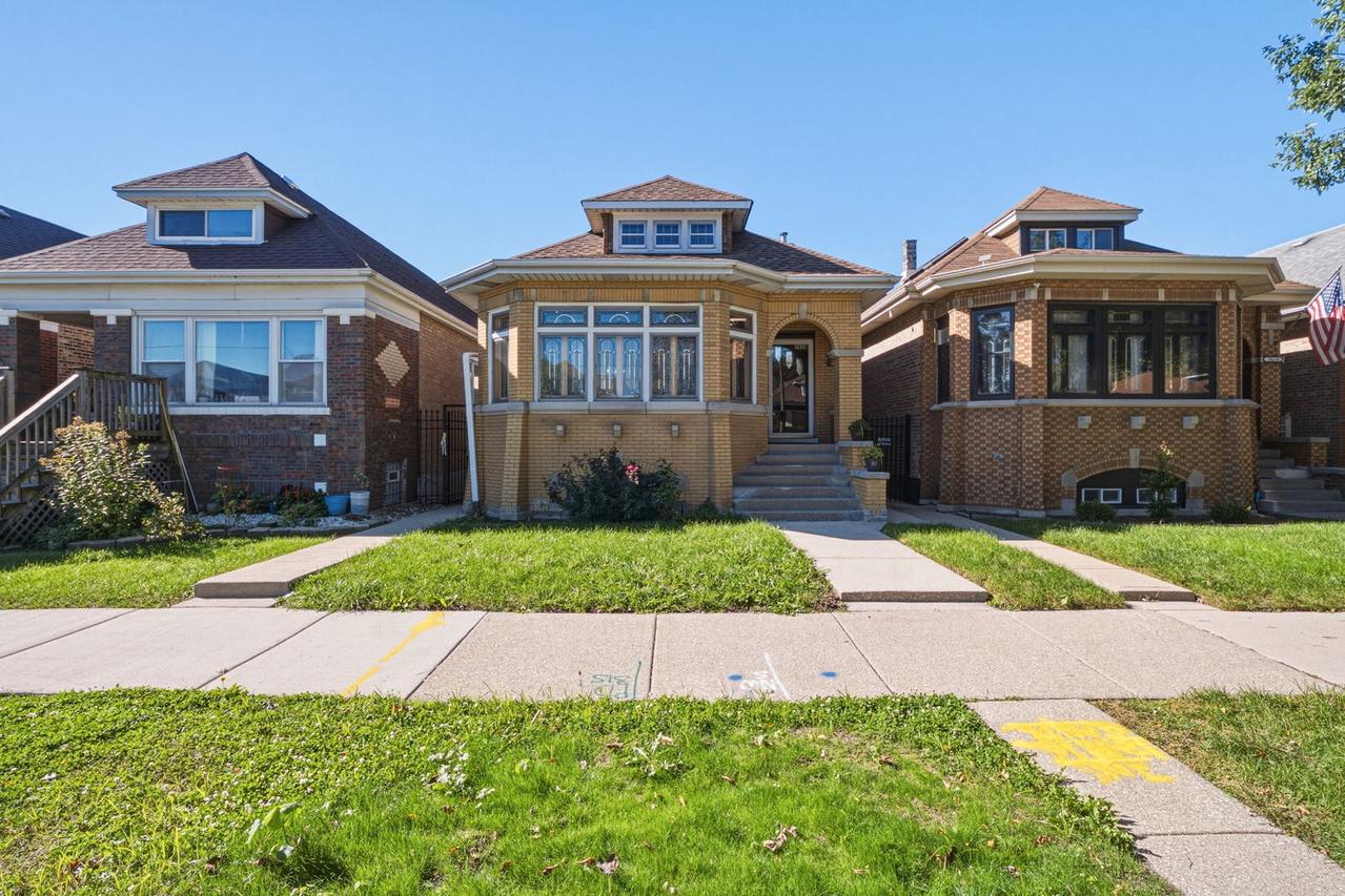 5628 S Sacramento Ave., Chicago, IL 60629